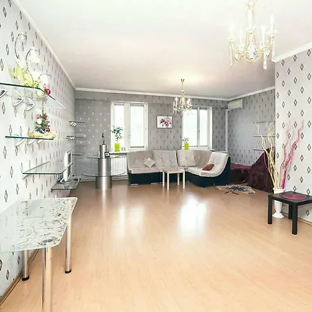 Апартаменты На Площади Якуба Коласа. Apartment *